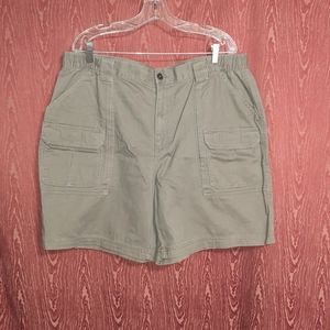 Croft & Barrow man's cargo shorts size 40 greenish button closur velcro pockets